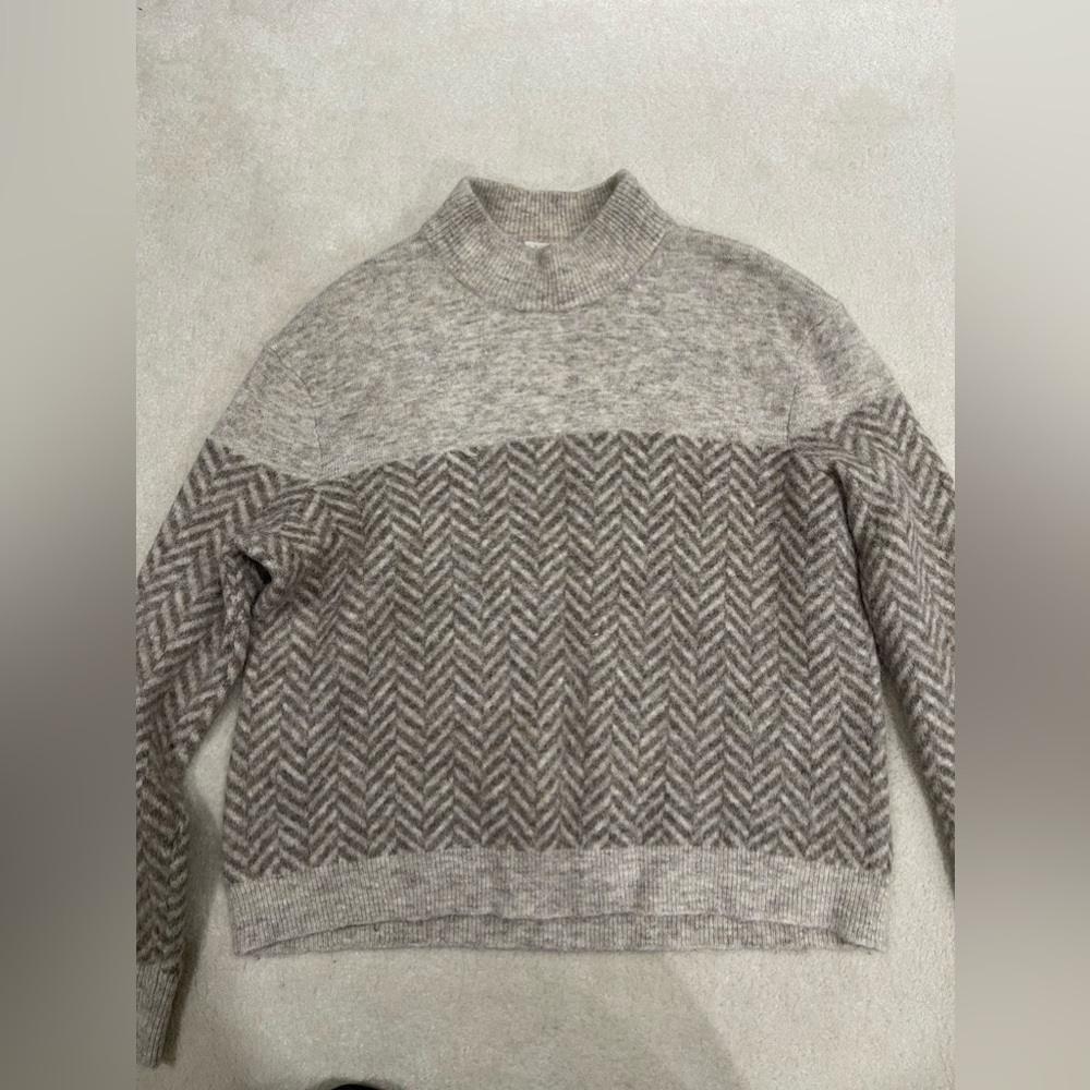 Aritzia sweater in XS. Italian-made yarn.